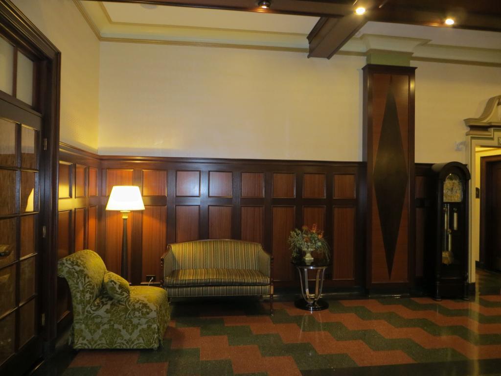 Carleton Of Oak Park Hotel Buitenkant foto