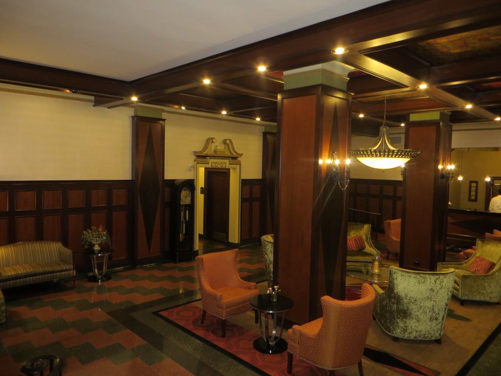 Carleton Of Oak Park Hotel Buitenkant foto