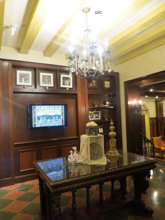 Carleton Of Oak Park Hotel Buitenkant foto